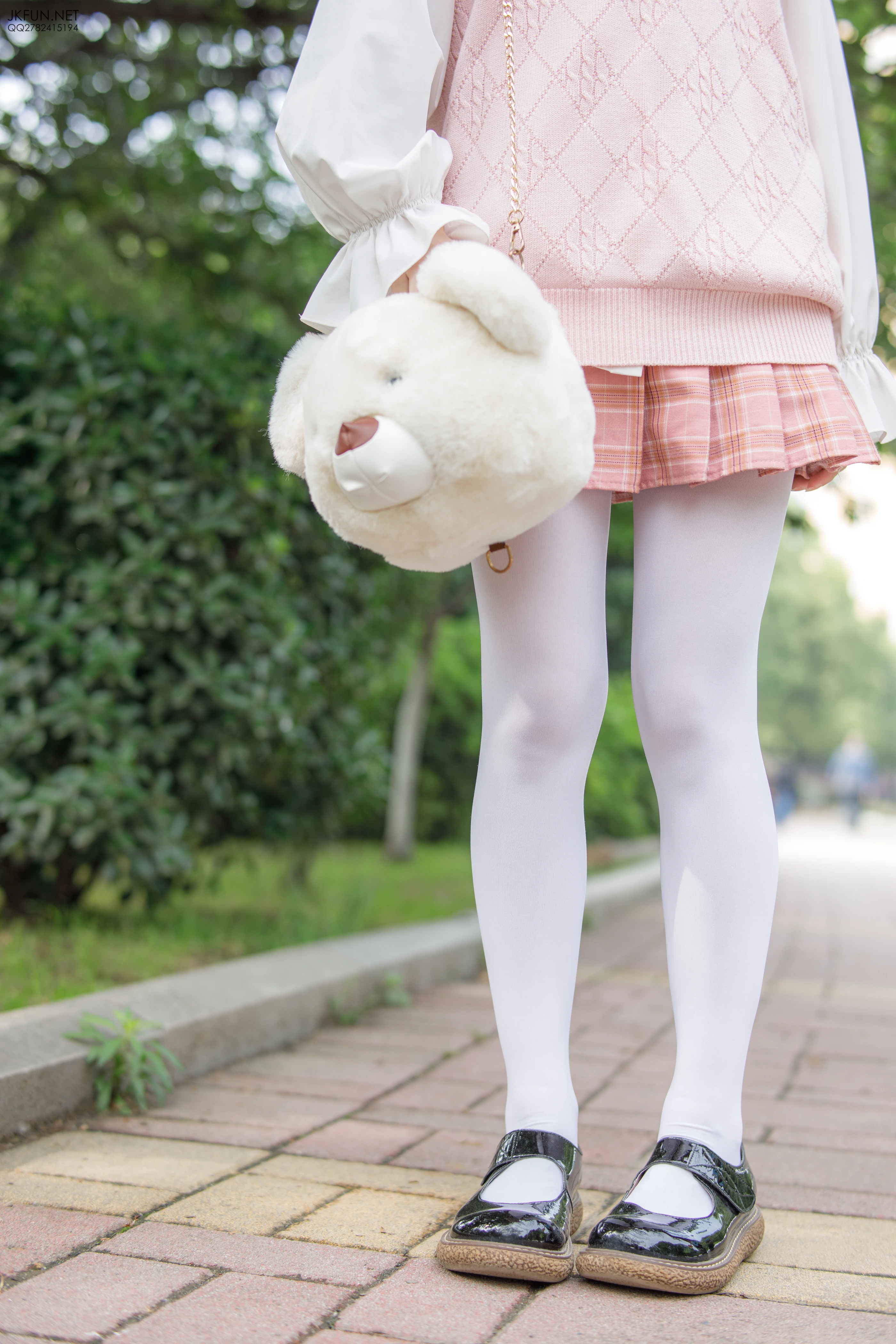 森萝财团 [JKFUN-007] 默陌 80D白丝 [126P 1V]插图3